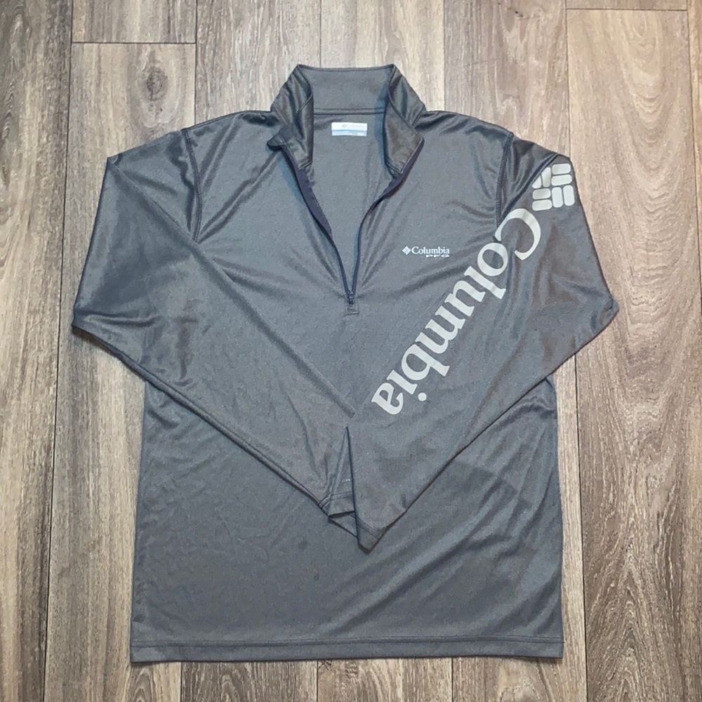 Columbia Long sleeve Pull-over.